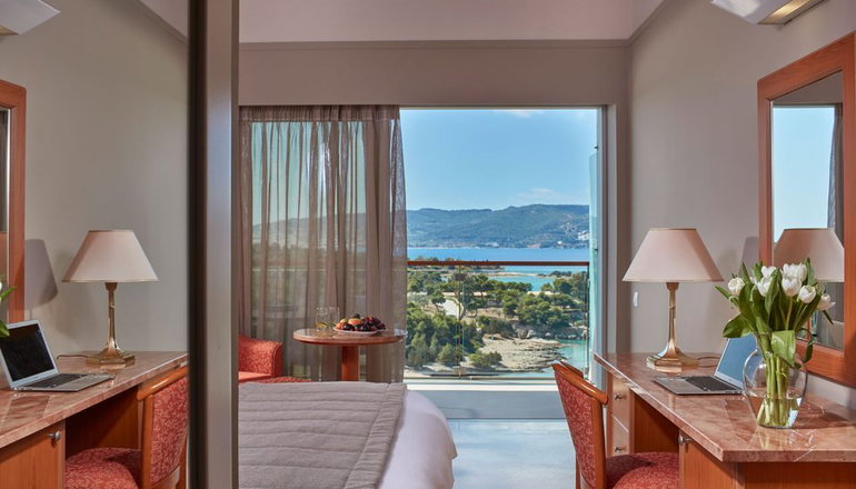 4* AKS Hinitsa Bay