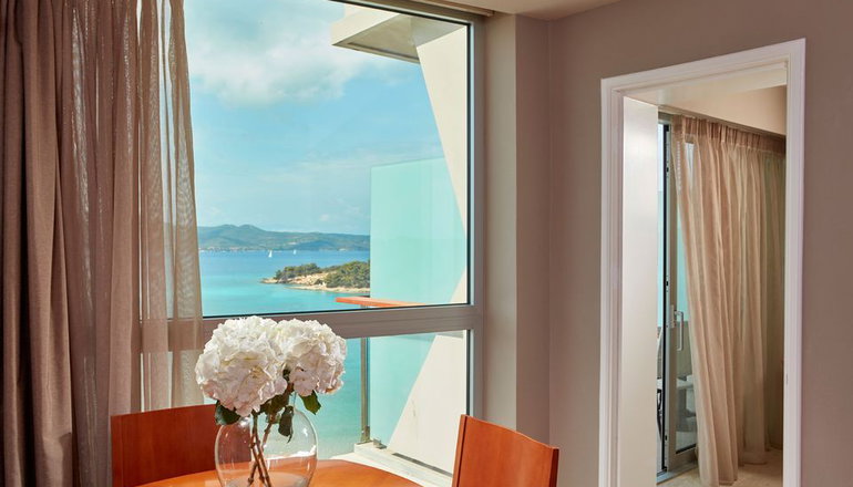 4* AKS Hinitsa Bay