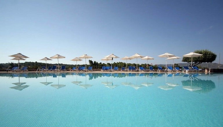 4* AKS Hinitsa Bay