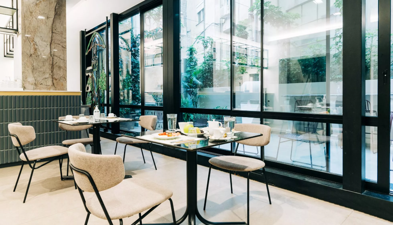 Athinais Hotel