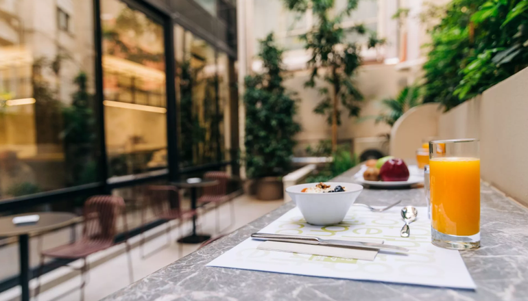 Athinais Hotel