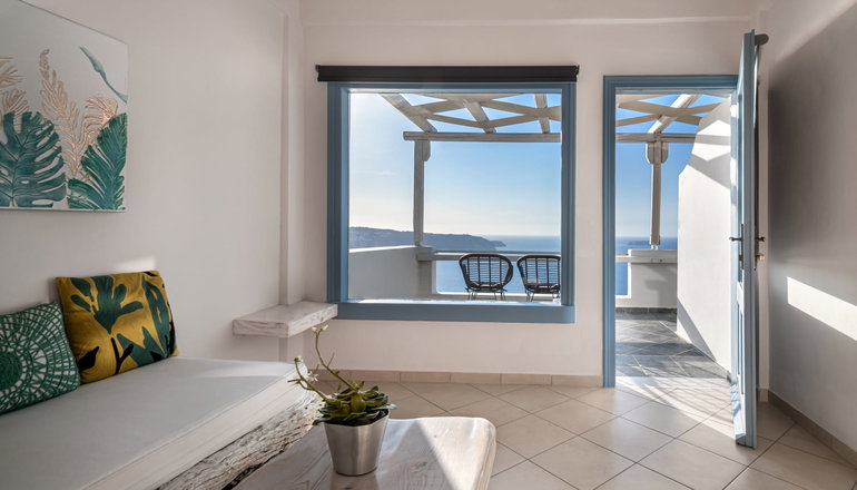 4* Athermi Suites Santorini