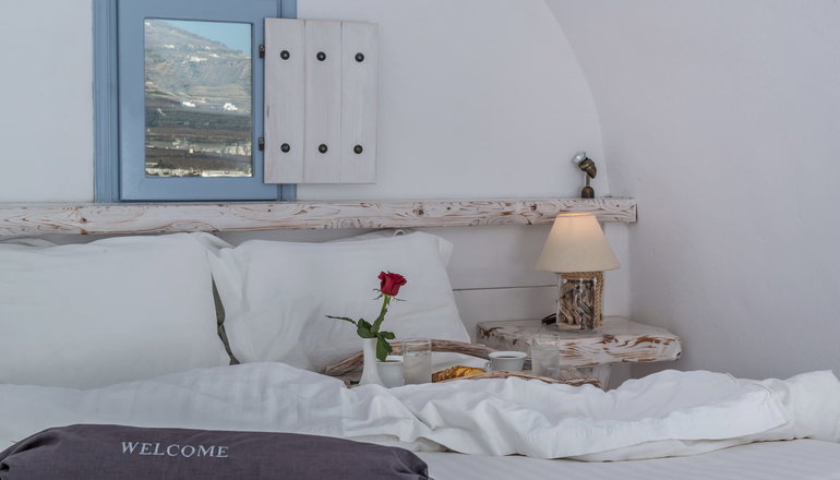 4* Athermi Suites Santorini