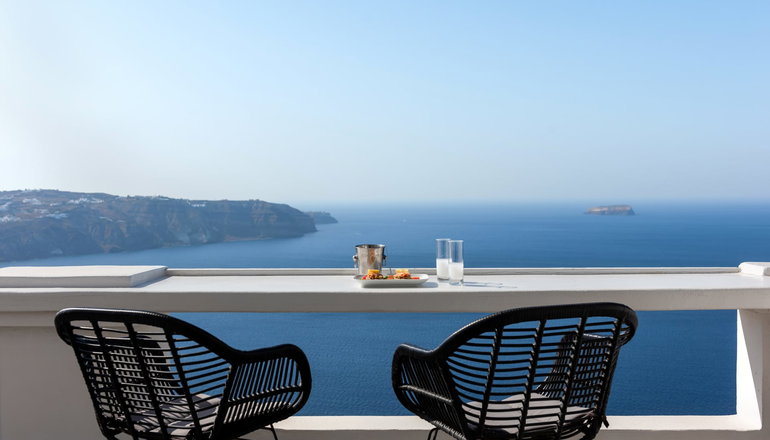 4* Athermi Suites Santorini
