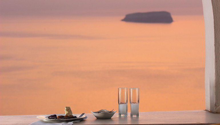 4* Athermi Suites Santorini