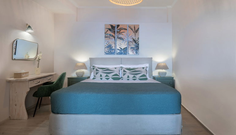 4* Athermi Suites Santorini
