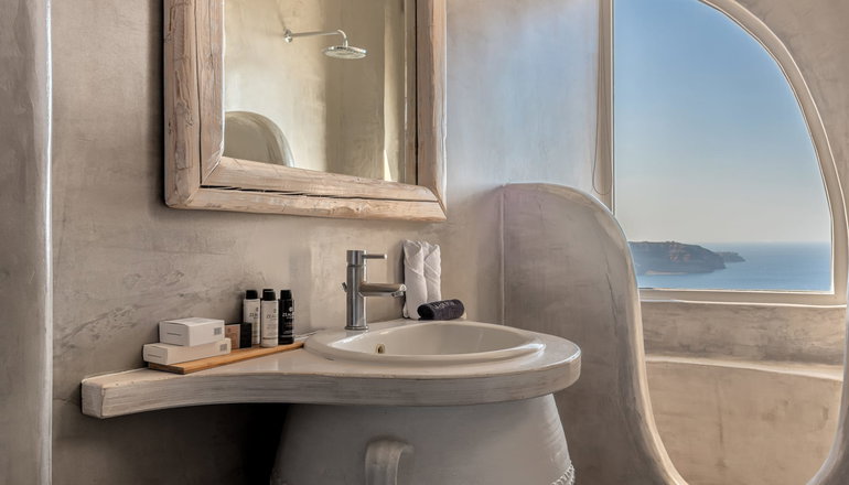 4* Athermi Suites Santorini
