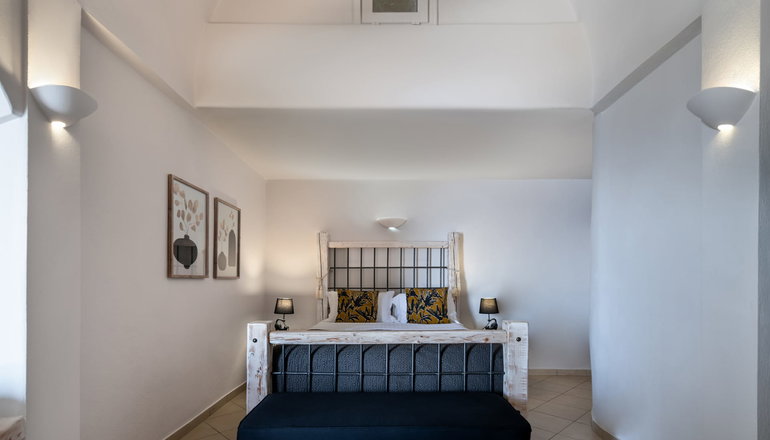 4* Athermi Suites Santorini