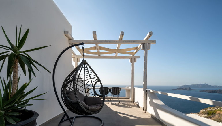 4* Athermi Suites Santorini