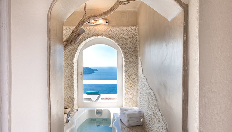 4* Athermi Suites Santorini