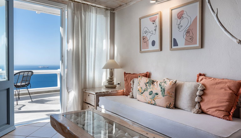 4* Athermi Suites Santorini