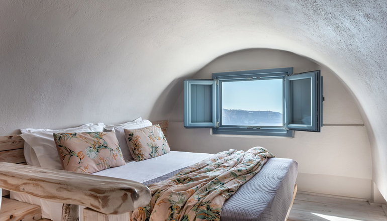 4* Athermi Suites Santorini