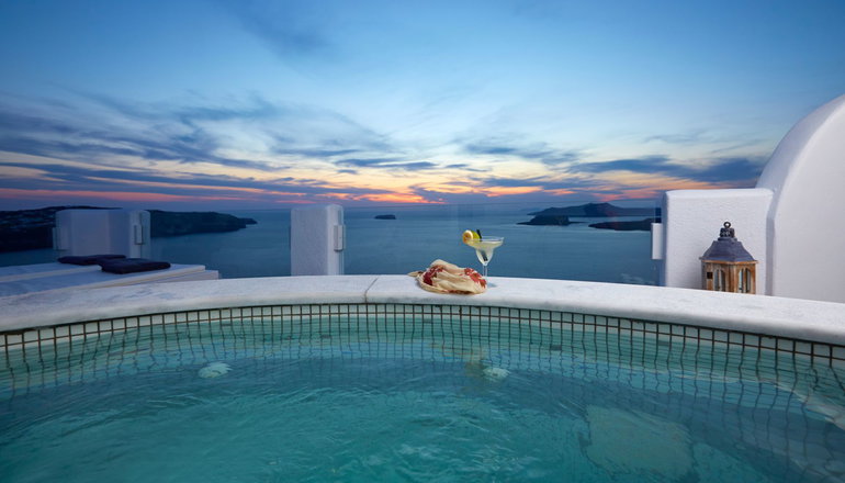 4* Athermi Suites Santorini