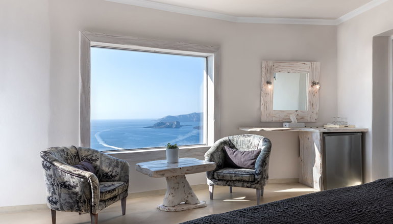 4* Athermi Suites Santorini