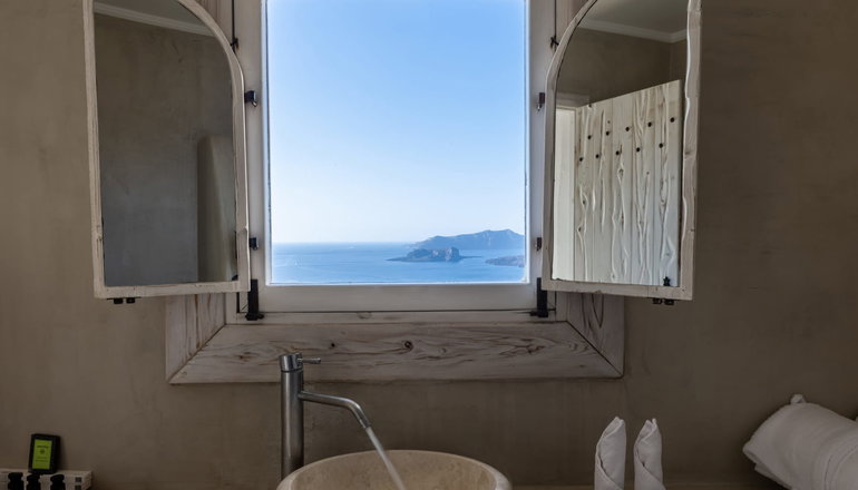 4* Athermi Suites Santorini