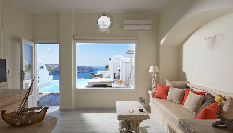 4* Athermi Suites Santorini