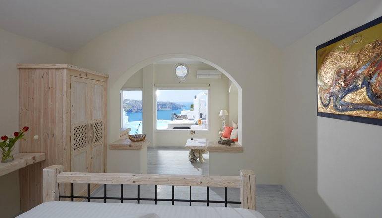 4* Athermi Suites Santorini