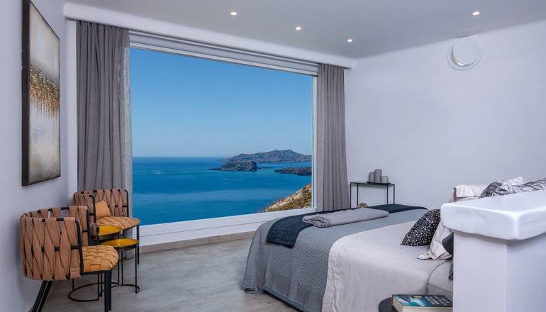 4* Athermi Suites Santorini