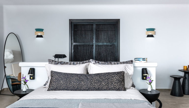 4* Athermi Suites Santorini
