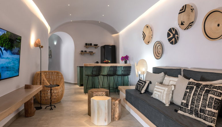 4* Athermi Suites Santorini