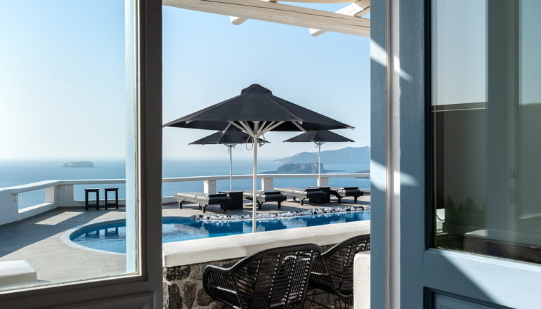 4* Athermi Suites Santorini