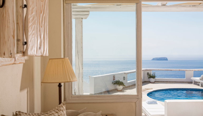 4* Athermi Suites Santorini