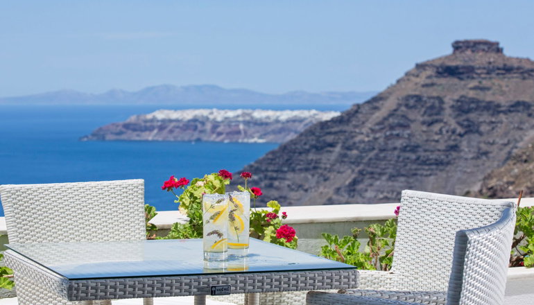 4* Atlantis Hotel Santorini