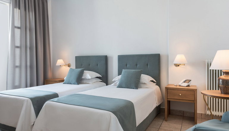 4* Atlantis Hotel Santorini