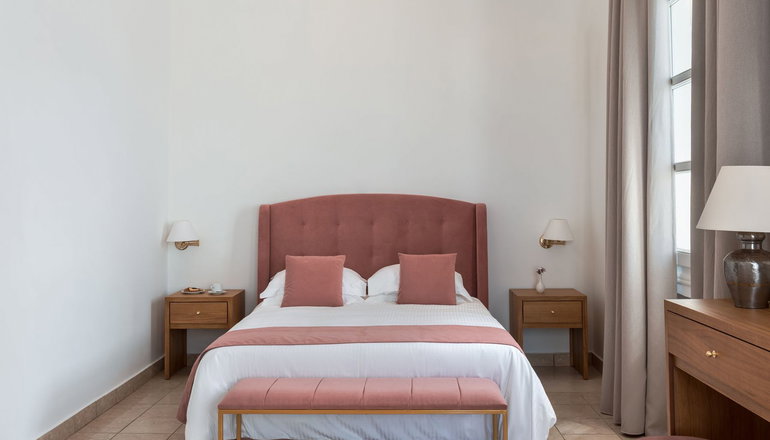 4* Atlantis Hotel Santorini