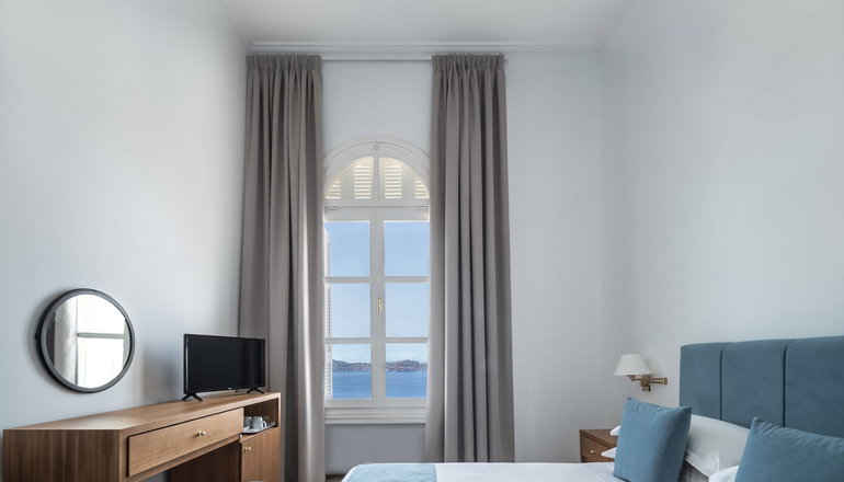 4* Atlantis Hotel Santorini