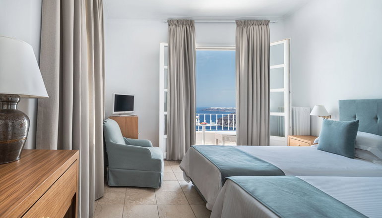 4* Atlantis Hotel Santorini