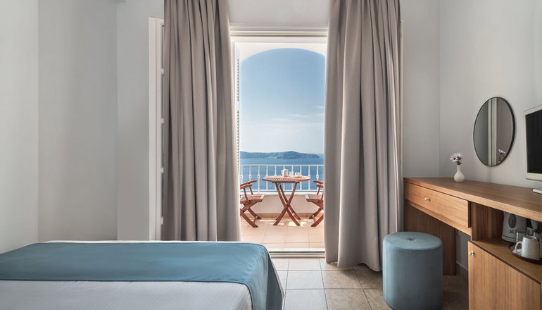 4* Atlantis Hotel Santorini
