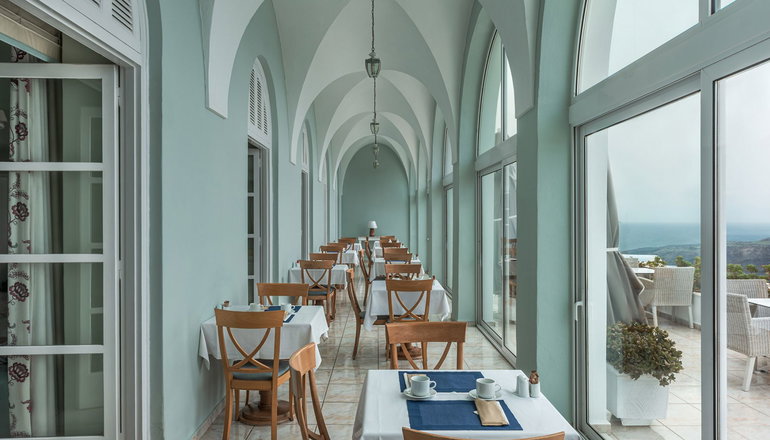 4* Atlantis Hotel Santorini