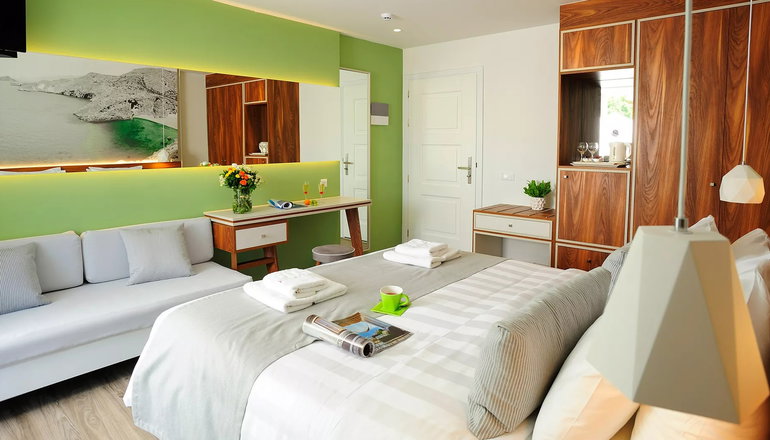 4* Atrium Ambiance Hotel
