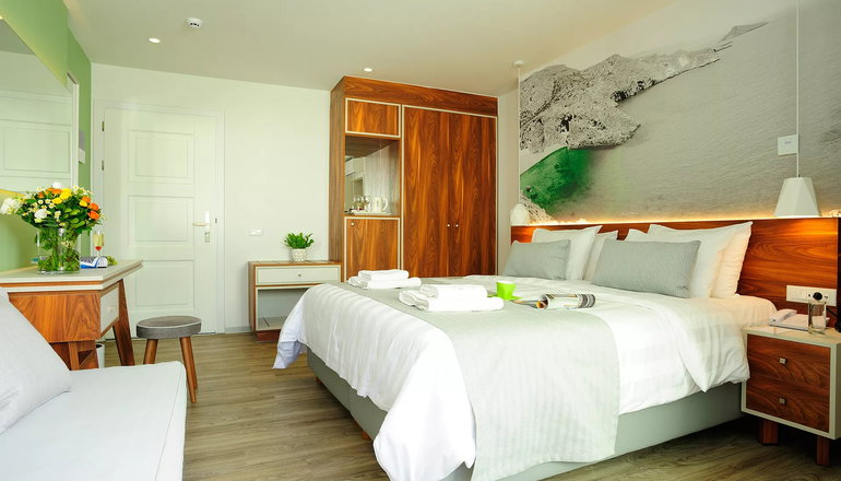 4* Atrium Ambiance Hotel