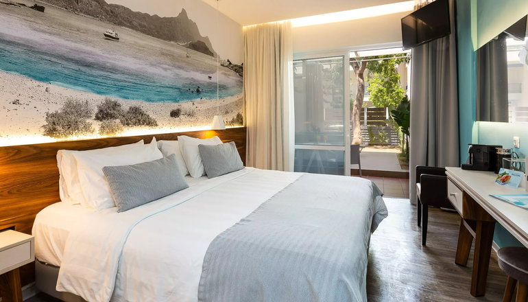 4* Atrium Ambiance Hotel