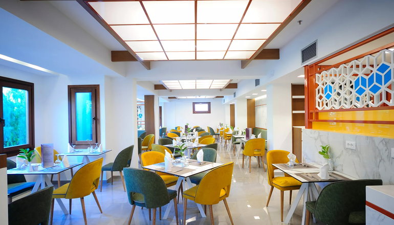 4* Atrium Ambiance Hotel