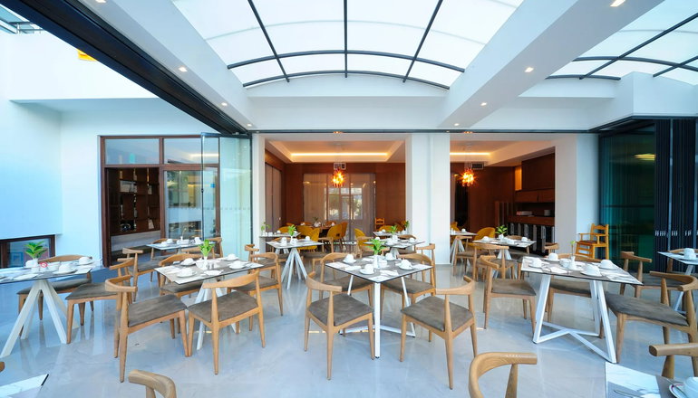4* Atrium Ambiance Hotel