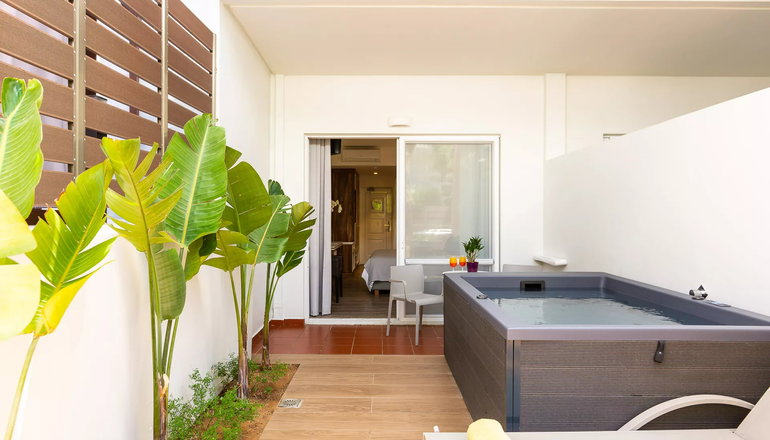 4* Atrium Ambiance Hotel