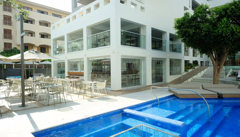 4* Atrium Ambiance Hotel