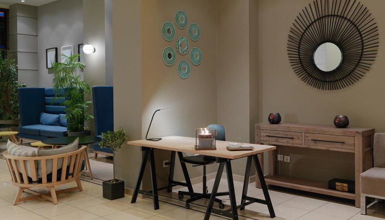 4* Avra Hotel