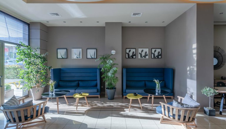 4* Avra Hotel
