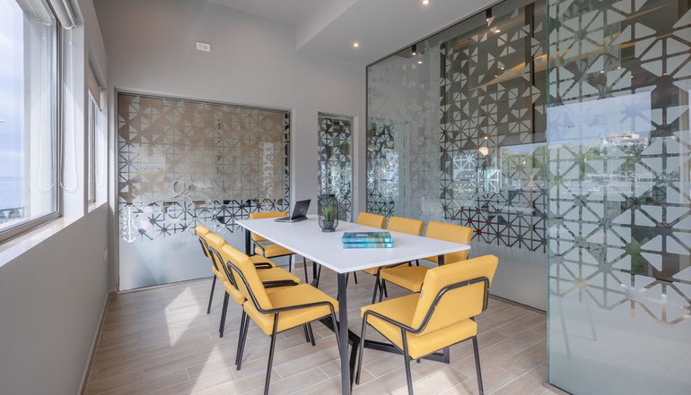 4* Avra Hotel