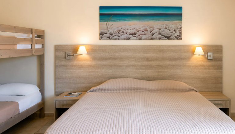4* Canvas by Mitsis Messonghi - Μωραΐτικα, Κέρκυρα
