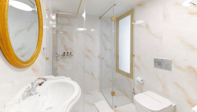 4* Castellano Hotel & Suites