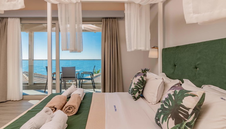 4* Crystal Beach Hotel