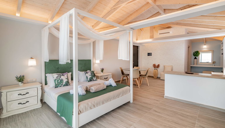 4* Crystal Beach Hotel
