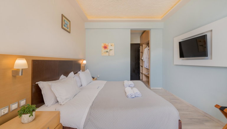 4* Crystal Beach Hotel