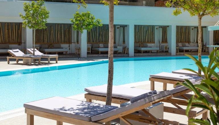 4* Crystal Waters