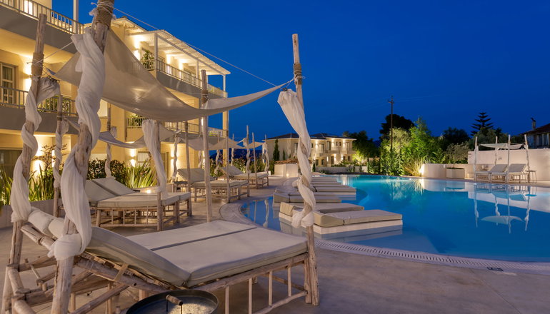 4* Crystal Waters